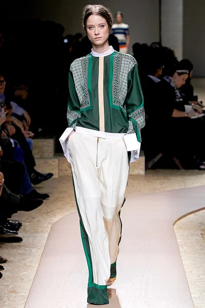 Look 24